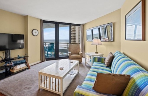 Briarcliffe Acres Apartment | Ocean Creek North Tower H7 - Oceanfront 3 BR Condo