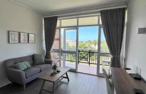 Summerstrand Apartment | Ocean Daze Brookes Hill Suites - Beachfront Spot
