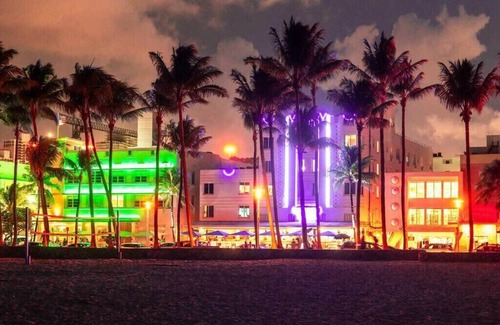 South Beach Condo | Ocean Dr 1BR Apt w/Rooftop Pool, 93 Walk Score