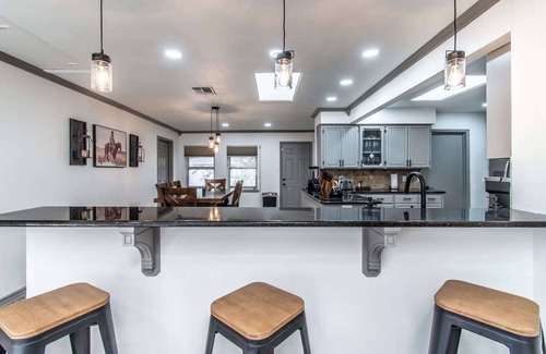 Bay Area House | Ocean Dr Sleeps 19 with Hot Tub & Game Room