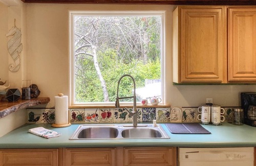 Inglenook House | Ocean Dunes Retreat - Cozy beach cottage just minutes from the beach!