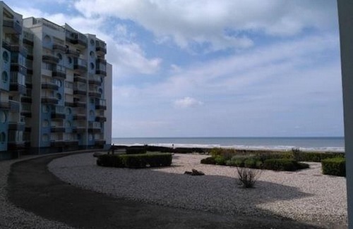 Travo Apartment | Oceanfront 3-Bedroom Apartment with Private Parking and Balcony