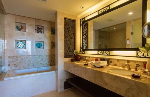 Marina Resort | Ocean front 1 bedroom plus murphy bed in Cabo San Lucas with WiFi, fitness room
