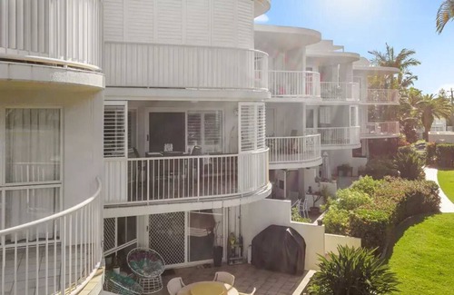Buddina Apartment | Ocean Front 2 Bedroom Unit