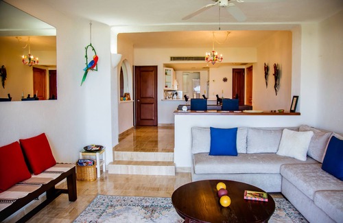 San Jose del Cabo Condo | Ocean Front 2 Bedroom Condo w/Resort Pool Access