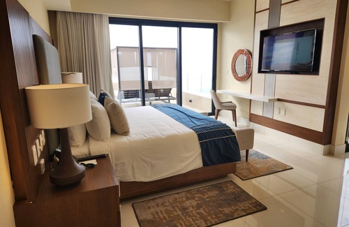 San Jose del Cabo Resort | Ocean Front 3 Bdrm Penthouse at the beautiful Villa La Valencia.