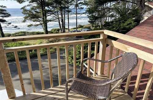 Yachats Cottage | Ocean Front, Agate at Oregon House, Stairs to the Beach!