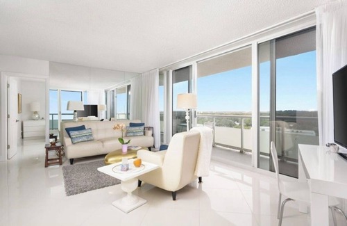 Central Beach House | Ocean Front apt with private access to the beach