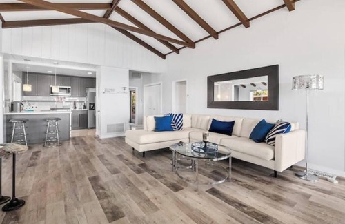 South Laguna House | Ocean Front Beach Cottage