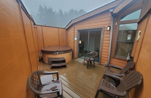 Smith River Apartment | Ocean Front Cabin 1 With Jacuzzi Amazing Views