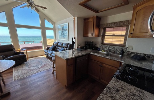 Smith River Cabin | Ocean Front Cabin 15 with Jacuzzi & Sensational Views (Private Beach Owned by White Rock Resort)