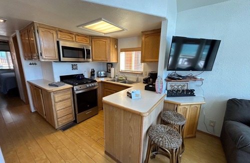 Smith River Apartment | Ocean Front Cabin 11 w Jacuzzi Superb Views