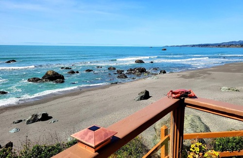 Smith River Apartment | Ocean Front Cabin 12 Jacuzzi Spectacular Views