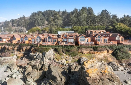 Smith River Apartment | Ocean Front Cabin 12 Jacuzzi Spectacular Views