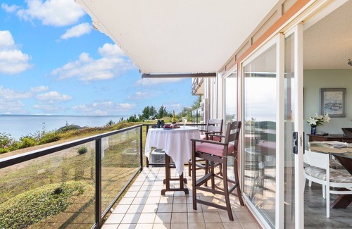Brookings Condo | Ocean Front: Clean & Contemporary! Desirable, Well appointed Ground Floor unit.