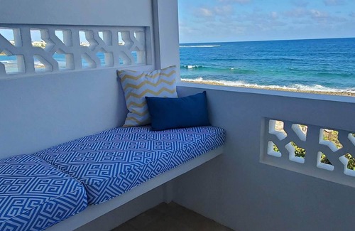 The Valley Condo | Ocean Front Condo - 3 minutes walk to the beach