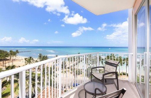 Waikiki Hotel | Ocean Front Corner King Room at Park Shore Waikiki