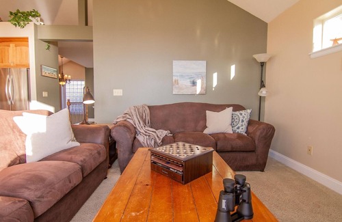 South Beach House | Ocean Front Home near Newport! Dog Friendly! Hot Tub!