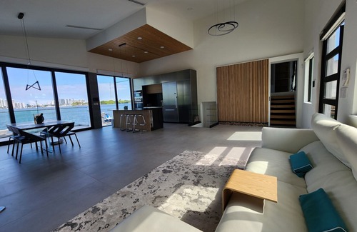 Northeast Miami House | Ocean front home, stunning views!