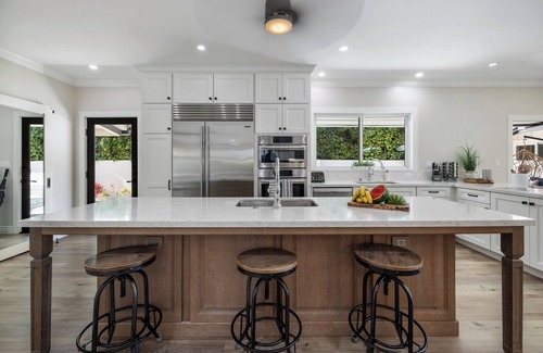 Kailua House | Ocean Front-Kailua. Best Location! Licensed Rental 1990/NUC-1777