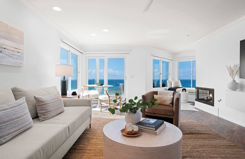 Solana Beach Condo | Ocean Front living at it's Finest!