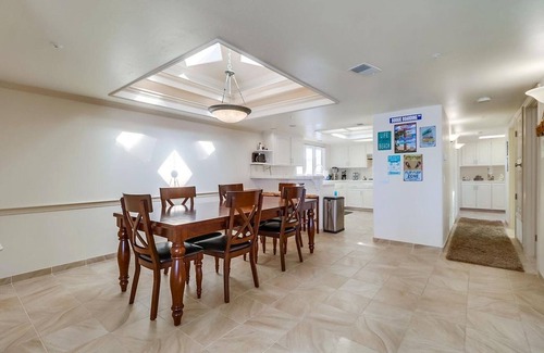Central Mission Beach House | Ocean Front Luxury Penthouse with PRIVATE Ground Patio and Garages - Sleeps 10+