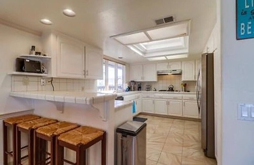 Central Mission Beach House | Ocean Front Luxury Penthouse with PRIVATE Ground Patio and Garages - Sleeps 10+