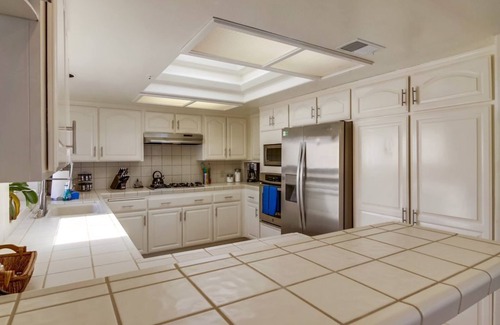 Central Mission Beach House | Ocean Front Luxury Penthouse with PRIVATE Ground Patio and Garages - Sleeps 10+