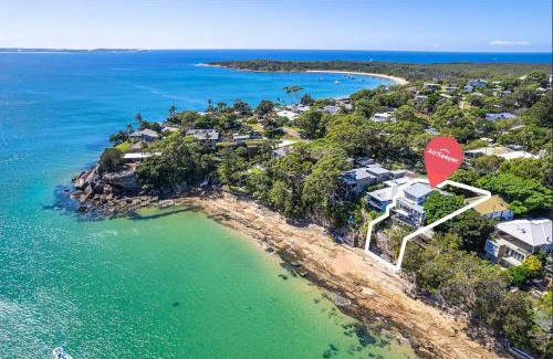 Bundeena House | Ocean Front Luxury The Lambeth Walk
