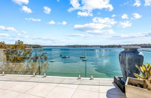 Bundeena House | Ocean Front Luxury The Lambeth Walk