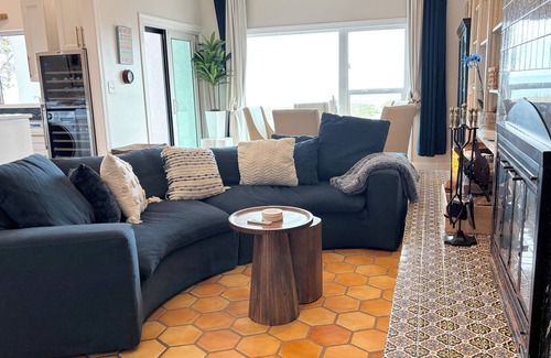 Cocoa Beach House | ⭐️⭐️Ocean front Luxury Hacienda with pool, pet friendly 5⭐️🏖️