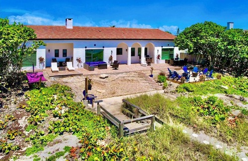 Cocoa Beach House | ⭐️⭐️Ocean front Luxury Hacienda with pool, pet friendly 5⭐️🏖️