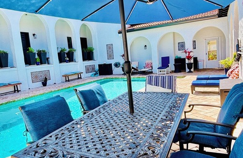 Cocoa Beach House | ⭐️⭐️Ocean front Luxury Hacienda with pool, pet friendly 5⭐️🏖️