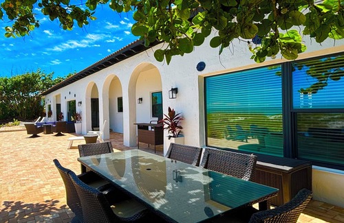 Cocoa Beach House | ⭐️⭐️Ocean front Luxury Hacienda with pool, pet friendly 5⭐️🏖️