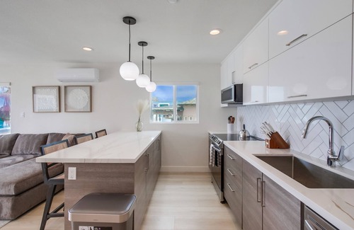 Central Mission Beach Condo | Ocean Front * Newly Remodeled * Luxury Condo