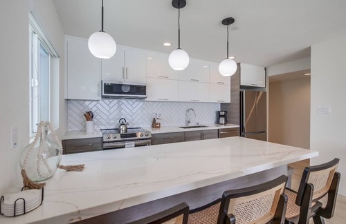 Central Mission Beach Condo | Ocean Front * Newly Remodeled * Luxury Condo