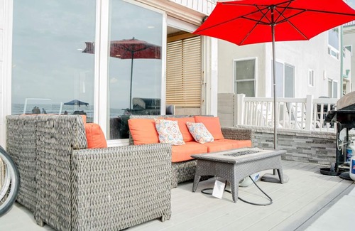 Mission Beach House | Ocean Front On Beach! -2 Master BR, 2 Full BA, Patio!, AC, Parking, Close to All