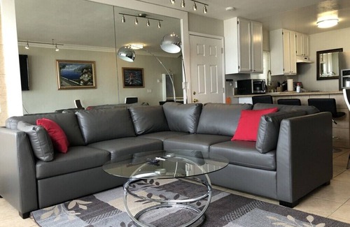Central Mission Beach Condo | Ocean Front On Sand: Beach Level Patio/BBQ/Firepit/AC/2BR/2BA/Parking