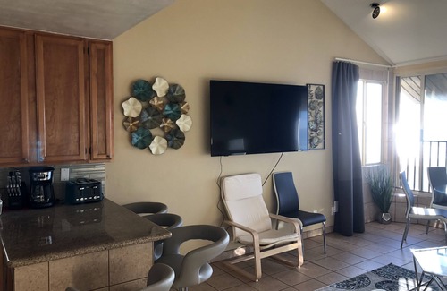 Central Mission Beach House | Ocean Front!- Panoramic Views Above Beach-3Br/2Ba/7Bed/Multilevel/AC