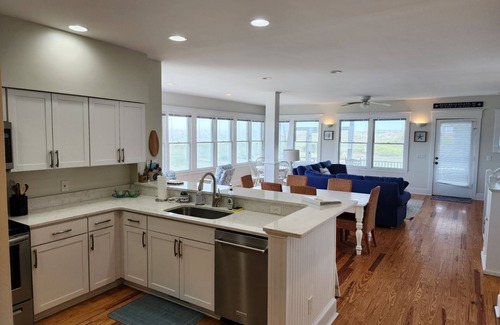 Killegray Ridge House | Ocean Front Pet Friendly Steps to Beach Shoals and BHI Club 2023 Renovation