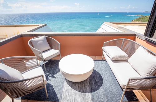 Bolongo Bay Condo | Ocean front Penthouse Loft