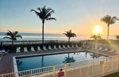 Hutchinson Island South Condo | Ocean Front, Pool, Grill, King +Double + Queen Sofa bed, Beach & Pickleball Gear