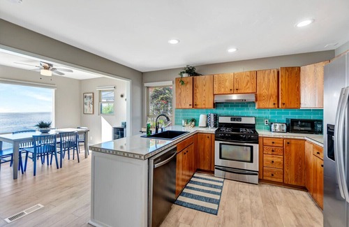 Diamond Crestview House | OCEAN FRONT! Private stairs from home to BEACH! B