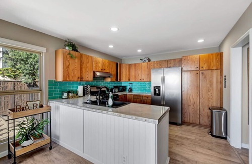 Diamond Crestview House | OCEAN FRONT! Private stairs from home to BEACH! B