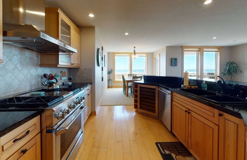Seaside House | OCEAN FRONT: SEAVIEW SERENITY: Seaside Vacation Homes, Inc Managed