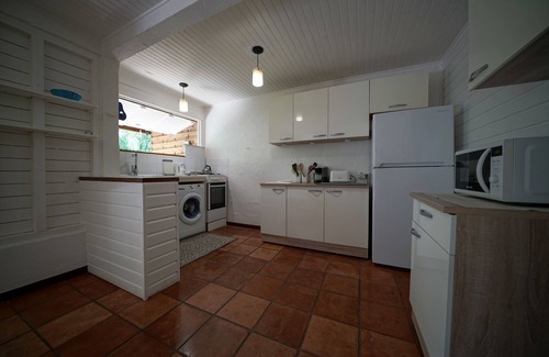 Tartane Apartment | OCEAN FRONT STUDIO APARTMENT 30 SECONDS FROM THE BEACH