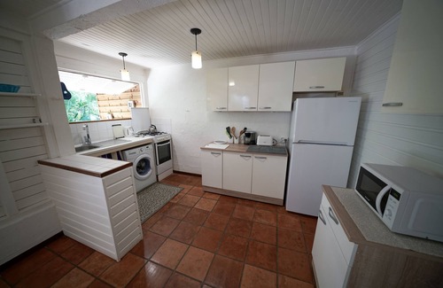 Tartane Apartment | OCEAN FRONT STUDIO APARTMENT 30 SECONDS FROM THE BEACH