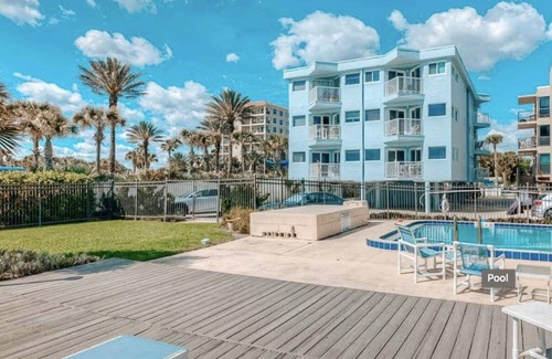Jacksonville Beach Condo | Ocean Front Condo w/beach access and pool