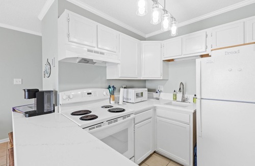 McCutcheon Field Condo | Ocean Front! Sleeps 6!