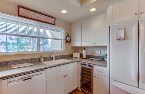 Solana Beach Condo | Ocean Front Views Luxury Beach Condo, Pool, Spa, Fast Wifi